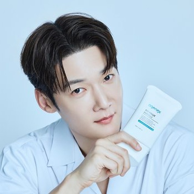 [오제닉스] [최진혁 PICK] 오제닉스 바이오폴릭 탈모완화앰플 100ml 헤어토닉 두피쿨링 브러쉬형앰플[이마트몰]