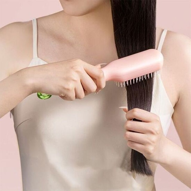 [하프클럽/알티피아]헤어관리 헤어브러쉬 저자극 두피 자동청소 머리빗